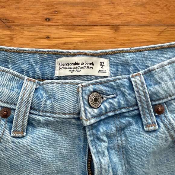 Abercrombie & Fitch High Rise 90s Cutoff Short Color: Light Size 27 - Picture 3 of 4